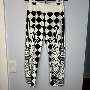 Fierce Pluse Chess Love Yoga capris. Black & White. Size M. Excellent condition